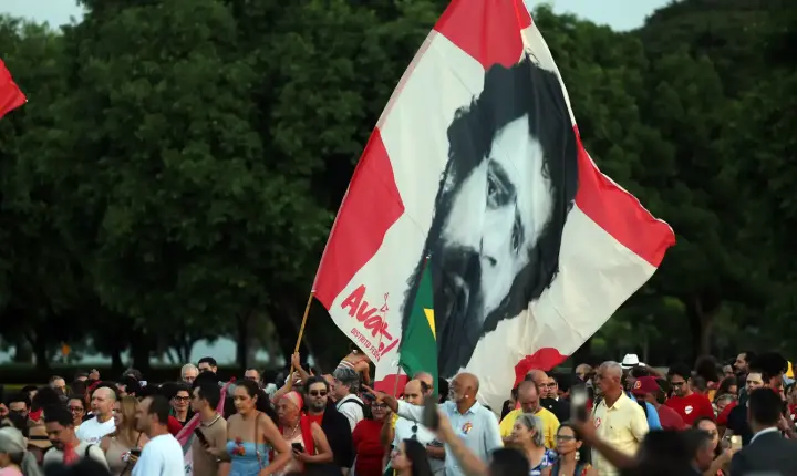 No aniversário de Lula, eleitores idosos celebram mandato no Alvorada