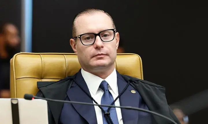 Cristiano Zanin cobra Anatel sobre acesso à internet nas eleições